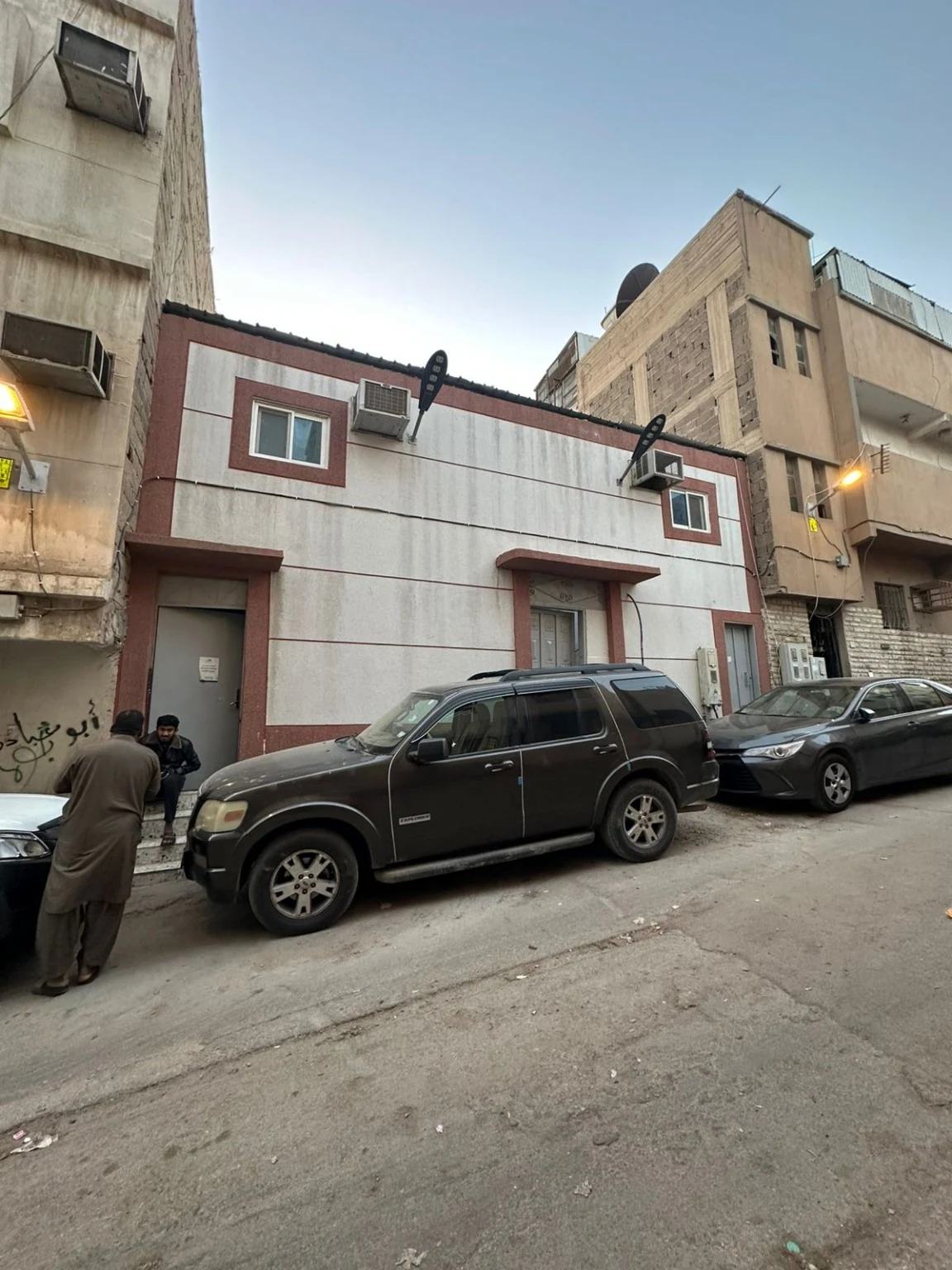 واجهة العمارة الاستثمارية المعروضة للبيع في حي اليمامة بالرياض